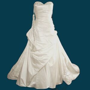 Kirstie Kelly Wedding Gown - Size 2 - NWT